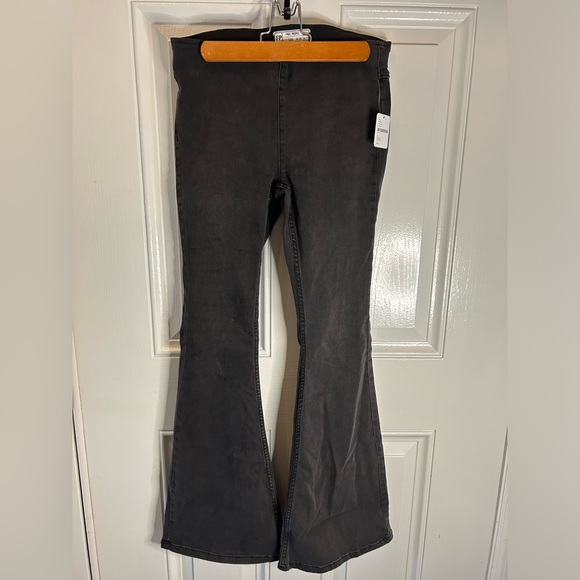 Free People Pull On Flares - Picture 2 of 7